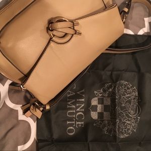 Vince Camuto Zipped purse